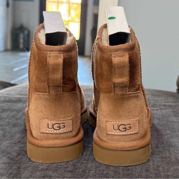 UGG Classic Mini Size 8 - Picture 7 of 13